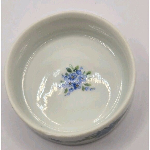 German Forget-me-Nots Blue and White Porcelain Trinket Box - Picture 6 of 12